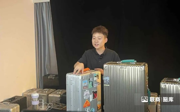 00后创业做箱包白牌，成为“小而美”的品类王者