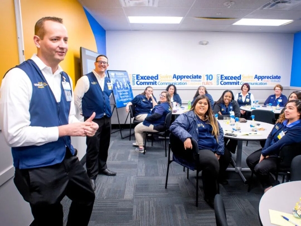 5万亿营收的沃尔玛，宣布换帅