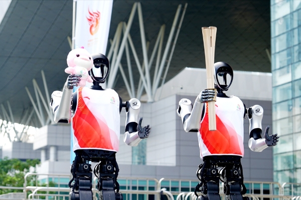 对话华为赵东：从十五运机器人火炬接力，看5G-A如何点亮智能社会