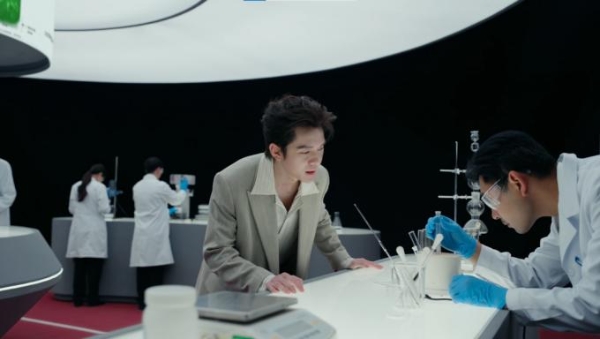 李佳琦直播间美妆稳健增长，国货强功效单品成双11亮点