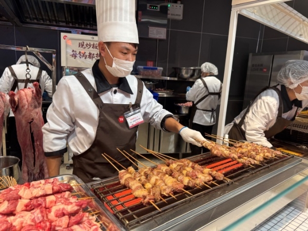 永辉超市太原多彩城购物中心店调改焕新开业