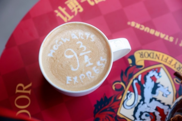 星巴克哈利・波特联名冬日庆典系列登场