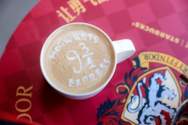 星巴克哈利・波特联名冬日庆典系列登场