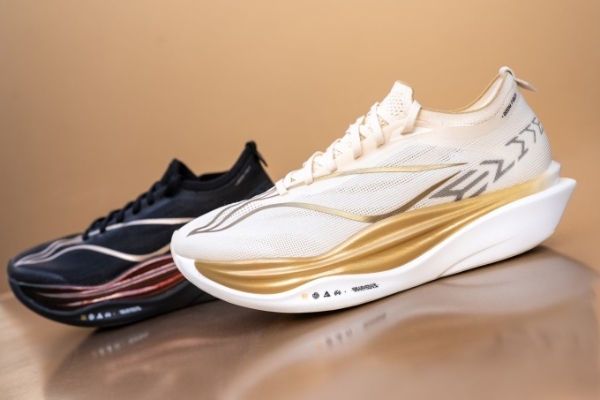 李宁全球首家龙店在三里屯太古里开业