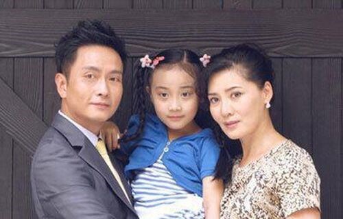 继续他的事业,这与他的妻子密不可分,他和他的妻子戚婉仪已经结婚30年