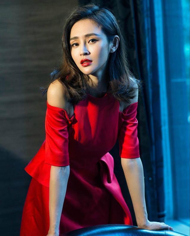 陈道明,梅婷合作的都市情感剧《手机》,她在里面饰演严守一的情人伍月