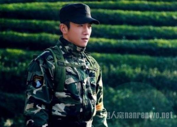 盘点吧刘昊然军训后遗症当红男星军装照大盘点