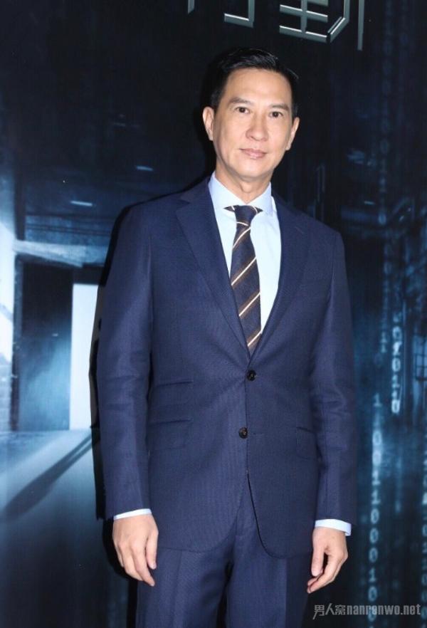 张家辉婚纱照被弃香港街头难道他和关咏荷婚姻生变