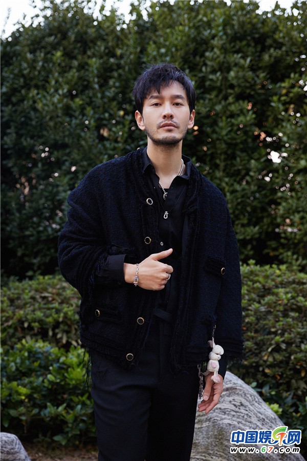 黄晓明络腮胡造型亮相晚会出场时段创当晚收视峰值