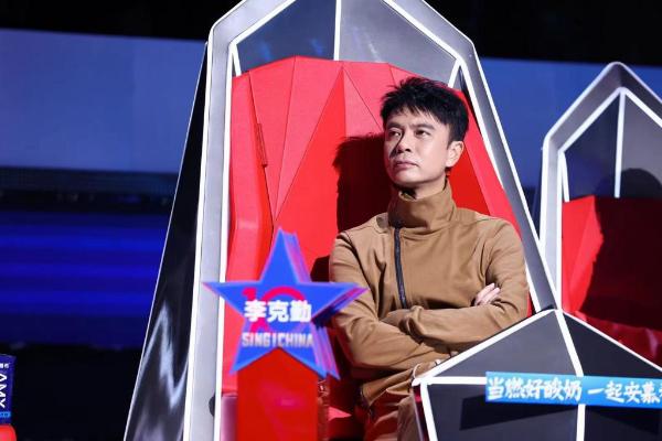 《中国好声音》搭档王赫野开启新歌首秀 再唱经典成名曲《红日》