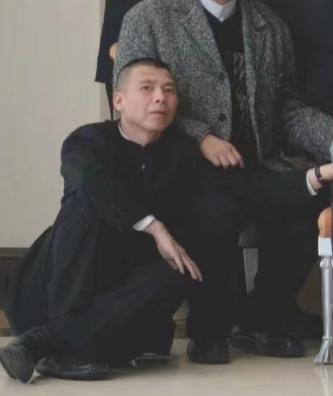 李少红晒名导合照，冯小刚蹲坐在边角，69岁陈凯歌在里头最帅气