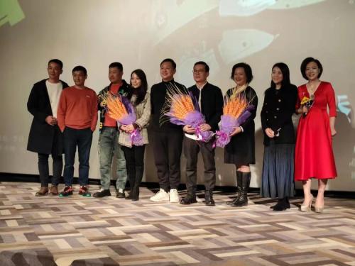 电影《奔跑的笨蛋》11月19日全国将映 首映礼在北京盛大举行