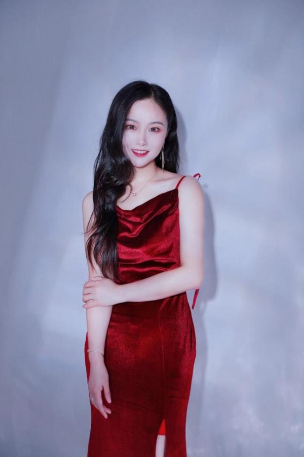 歌手黄晓梅演唱的歌曲《病态》即将发行上线
