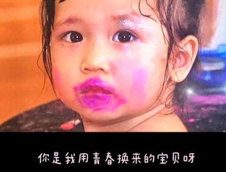 蒋丽莎晒三女儿贝拉旧照，大眼肉脸超可爱，被指一家6口颜值担当