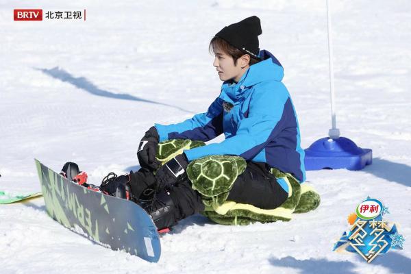 《冬梦之约》第2季李汶翰雪场接连摔跤 滑雪新手刘雨昕化身团宠