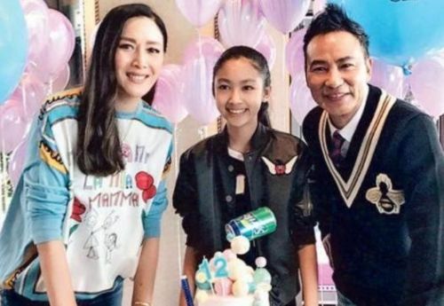 任达华17岁女儿晒照庆生，穿吊带秀火辣身材，爸爸因不能回家道歉