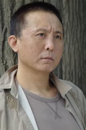 反派专业户华子现身医院看病，头发花白老态明显