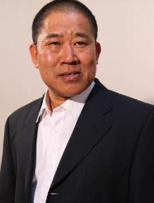 反派专业户华子现身医院看病，头发花白老态明显