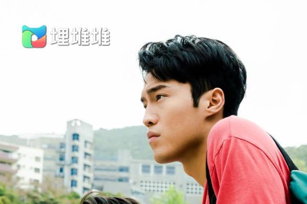 英雄出少年，TVB青春怀旧剧《青春不要脸》致敬巨星