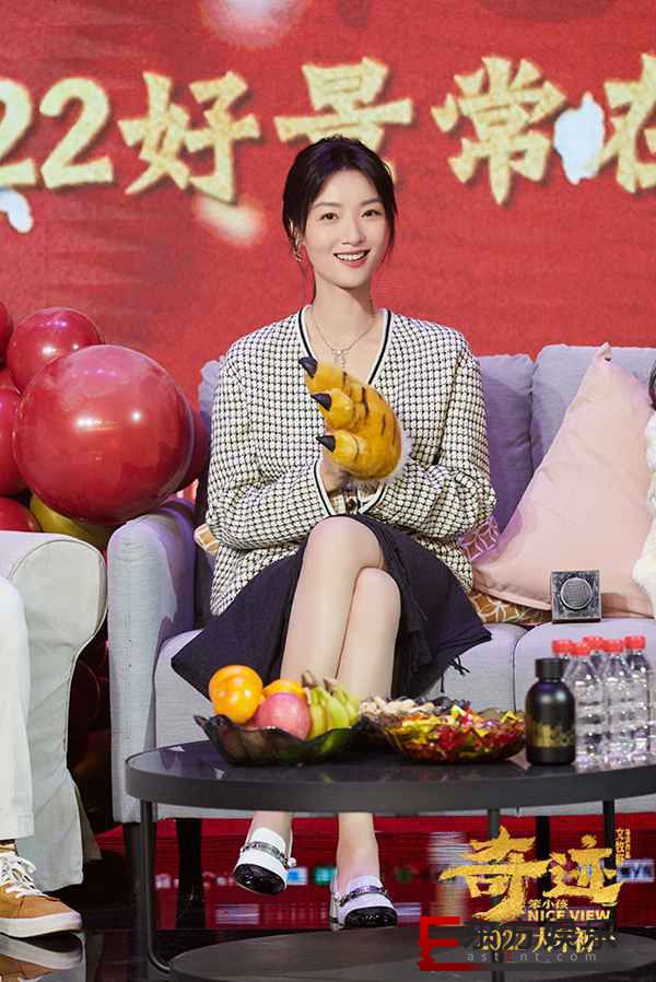 《奇迹·笨小孩》云端年会致敬奋斗者 易烊千玺领衔寄语新春