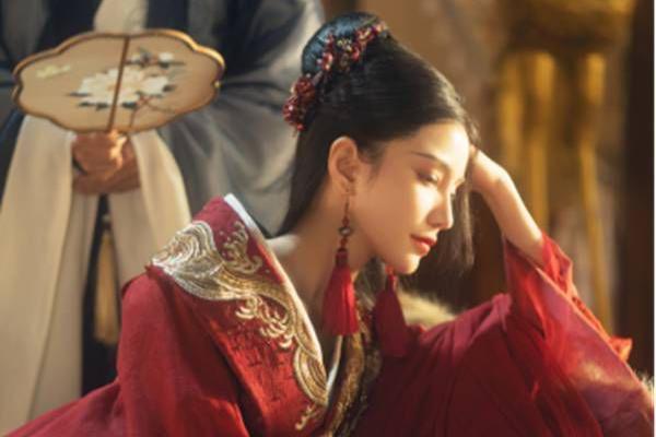 知竹自编自导快手短剧《长公主在上》寒假热播，圻夏夏锦超演绎公主侍卫甜虐爱恋_TOM明星