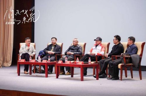 电影《你是我的一束光》在北京举办作家观影会