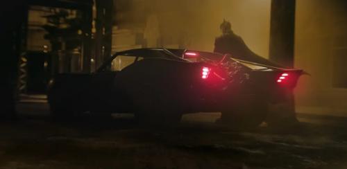 《新蝙蝠侠》：哥谭版的名侦探柯南，视觉奇观后的政治隐喻