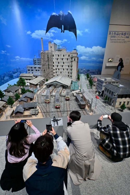 《空中大怪兽拉顿》场景还原 特摄鼻祖百年生辰展掠影
