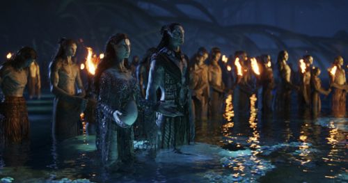 《阿凡达2：水之道》曝预告海报 潘多拉蔚蓝瑰丽的水世界女孩水底遨游