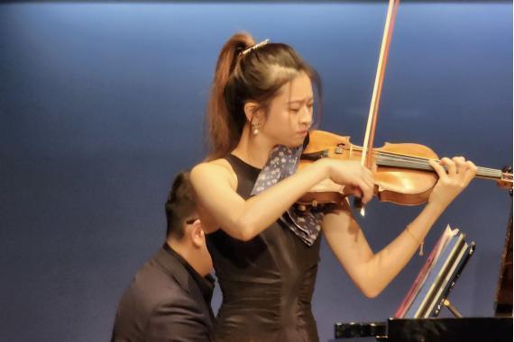 旅美小提琴演奏家罗诗琦受古典音乐艺术家协会邀请演出莫扎特小提琴协奏曲