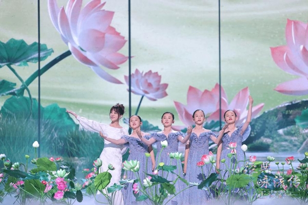 《经典咏流传·正青春》展现传统文化韵味 上演民乐版《大风车》