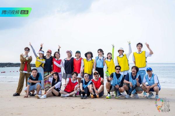 宋丹丹、张国立回归《五十公里桃花坞3》，沙滩运动会激发坞民野趣