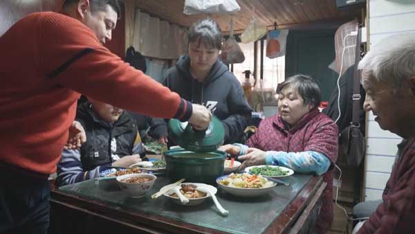 《梦想改造家》第十季70岁史南桥再出手，24平错层老屋秒换新颜