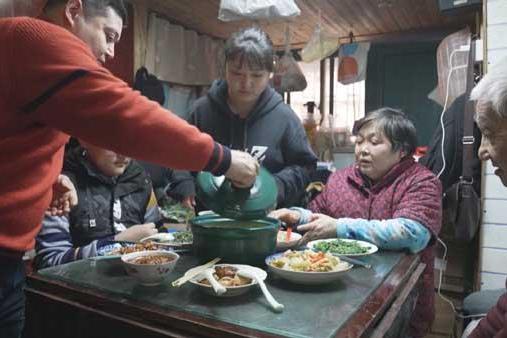 《梦想改造家》第十季70岁史南桥再出手，24平错层老屋秒换新颜