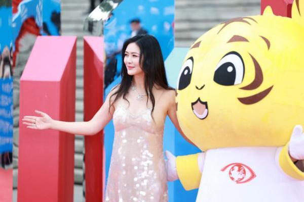 田海蓉大影节开奖：导演处女作都是野心的试炼场，也是才华的诞生地