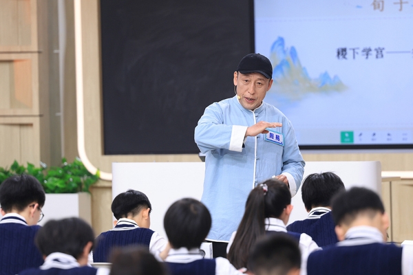 教育综艺新范式 《超级语文课》用“荒诞与诗意”给出超级答卷