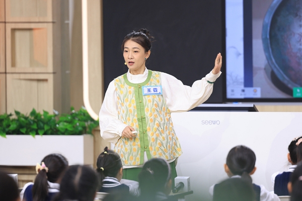 教育综艺新范式 《超级语文课》用“荒诞与诗意”给出超级答卷