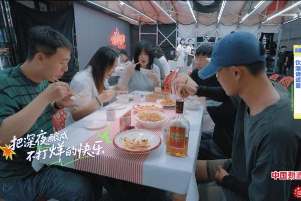晓卉&豆豆联合开夜宵摊！看中国劲酒爆笑喜综《今日宜养生》开启养生夜生活