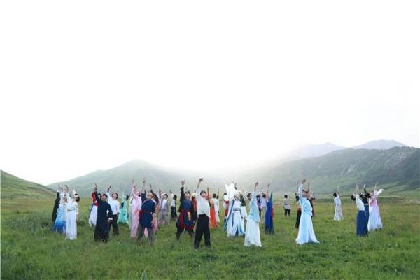《新民族舞大会》第二季首播：以舞为媒，绘就中华文化一体多元新图景