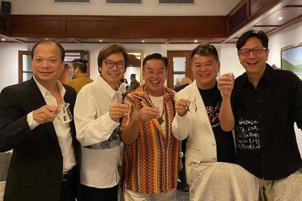 陈百祥谭咏麟破冰，生日会晒亲密合照，传因足球队经济问题闹不和