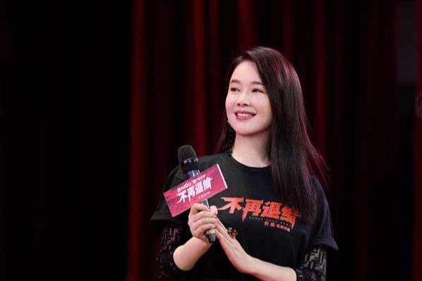 《不再退缩》齐齐哈尔首映 10米巨型钢铁片名致敬鹤城精神