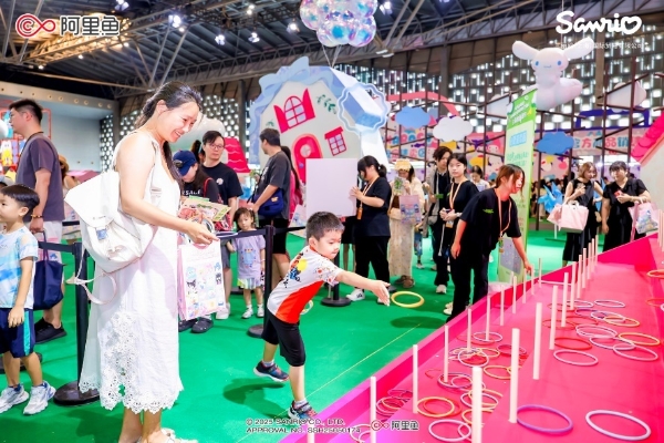 2025三丽鸥嗨翻节狂欢再启，超2万人奔赴这场夏日音乐派对！