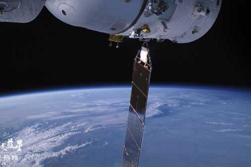 豆瓣8.6高分认证！《窗外是蓝星》以极致真实定义年度银幕奇迹