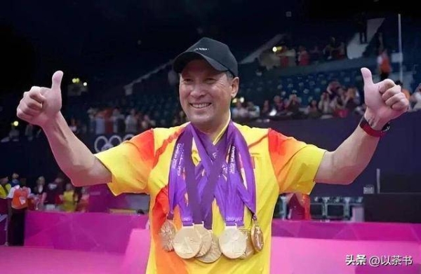 他曾培养92个世界冠军，卸任后去国外种榴莲成富商，如今子承父业