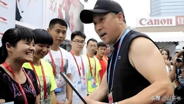 他曾培养92个世界冠军，卸任后去国外种榴莲成富商，如今子承父业