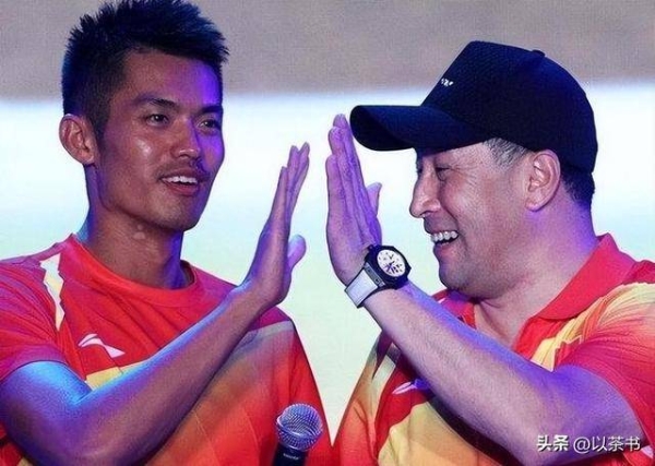 他曾培养92个世界冠军，卸任后去国外种榴莲成富商，如今子承父业