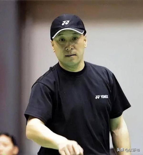 他曾培养92个世界冠军，卸任后去国外种榴莲成富商，如今子承父业