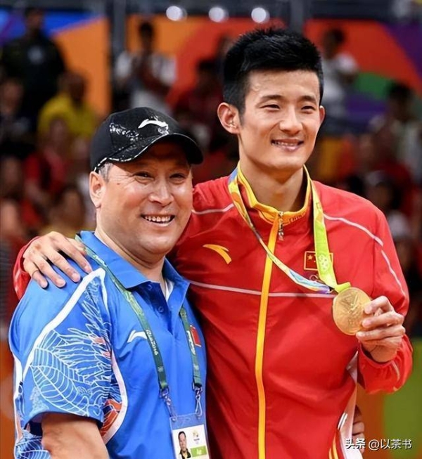 他曾培养92个世界冠军，卸任后去国外种榴莲成富商，如今子承父业
