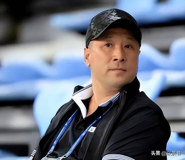 他曾培养92个世界冠军，卸任后去国外种榴莲成富商，如今子承父业
