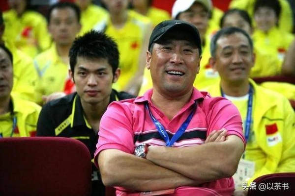 他曾培养92个世界冠军，卸任后去国外种榴莲成富商，如今子承父业